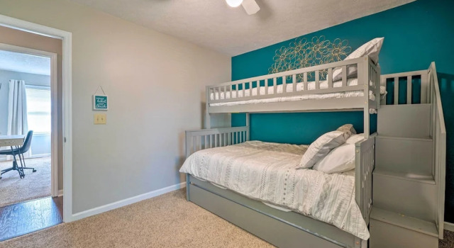 Oak Island Getaway w/ Yard - Walk to Beach!