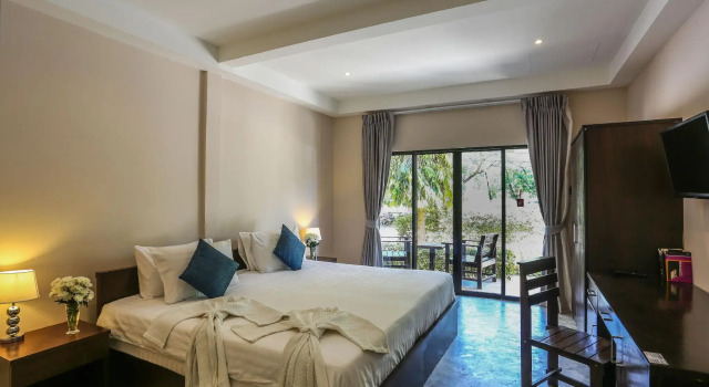 Naiharn Beach Resort - SHA Plus Extra, Забронировать Курортный отель Раваи 