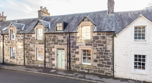 Charming Cardoon Cottage in Beautiful Village