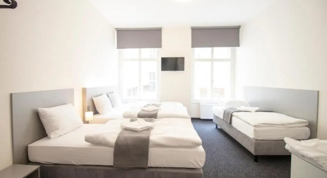 Четырёхместный номер Deluxe с видом на внутренний двор Narodni Stay
