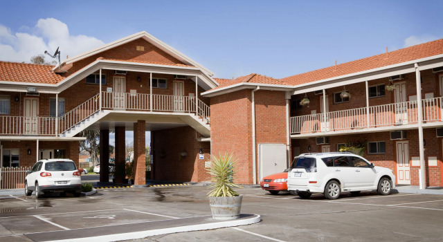 Courtyard Motor Inn