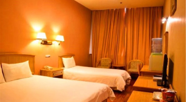 Eak 365 Express Hotel Shijiazhuang Zhongshan Dong Road Branch, Забронировать Отель Шицзячжуан Хэбэй, рядом с Hebei Provincial Museum