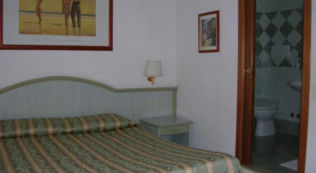 Gioia Guest House, Забронировать Отель «постель и завтрак» Отели Рима с парковкой, рядом с Piazza San Giovanni in Laterano, Парковка