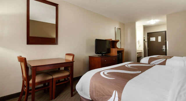 Четырёхместный номер Standard Quality Inn Hays I-70