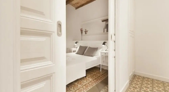 Welcoming 2 Bed With Balcony in Gracia