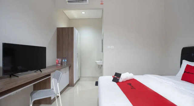 RedDoorz near JIEXPO Kemayoran, Book Hotel 3-Star Hotels in Jakarta Province, 3*