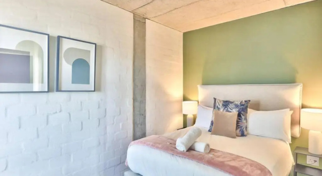 Апартаменты Natural light, Penthouse luxury, 24hr Security