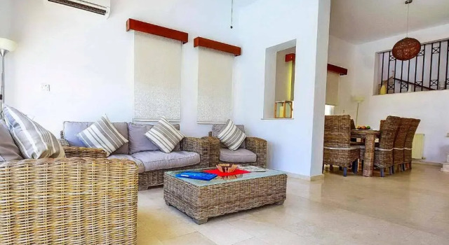 Villa Castania, Забронировать Вилла Отели района Пафоса с парковкой, рядом с Пляж Кирениас, Парковка