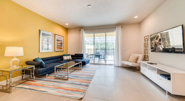 Charming townhome with private pool near Disney