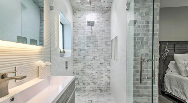 Коттедж Upscale Home w/ Hot Tub: Walking Distance to Beach