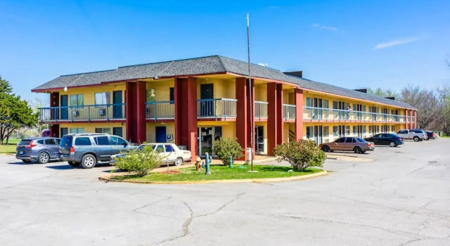 Castle Inn & Suites By OYO Chickasha, Prenota Hotel Chickasha Oklahoma