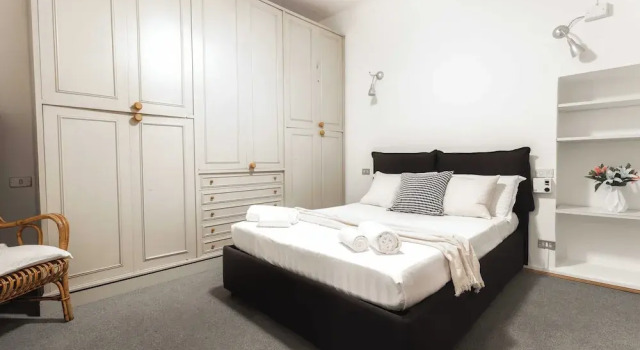 Stunning Flat near the Duomo, Забронировать Апартаменты/квартира Милан Ломбардия, рядом с Colonne di San Lorenzo