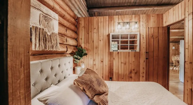 76gs - Genuine Log Cabin - Wifi - Pets Ok - Sleeps 4 2 Bedroom Home by RedAwning, Prenota Casa vacanze Warnick Stati Uniti