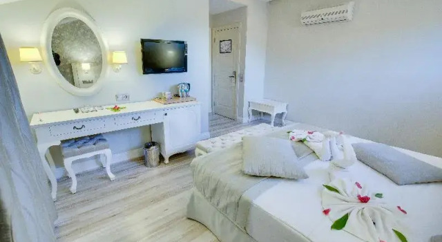 Двухместный номер Standard с балконом Pinehill Hotel & Suites