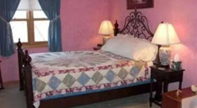 Xanadu Island Bed and Breakfast and Restaurant, Buchen Sie Hotel Battle Lake USA