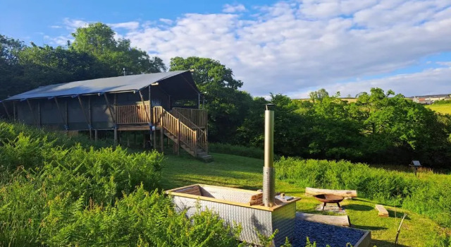 Тент Brackenhill Glamping - Safari Tent with Hot Tub - Sleeps 6