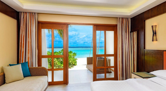 Двухместный номер Deluxe с видом на пляж Sheraton Maldives Full Moon Resort & Spa