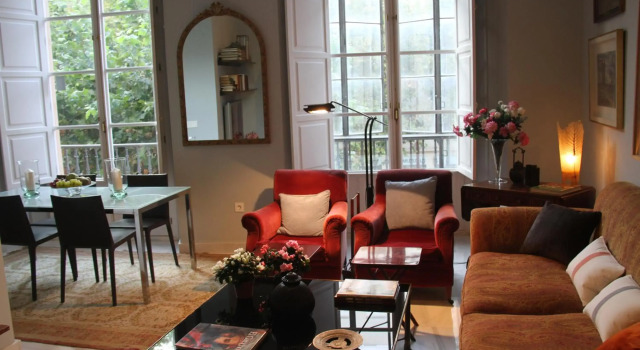 Luxurious 2 bedroom flat in a historic building, Забронировать Отель Отели Севильи с парковкой, рядом с Музей Pabellon de la Navegacion, Парковка