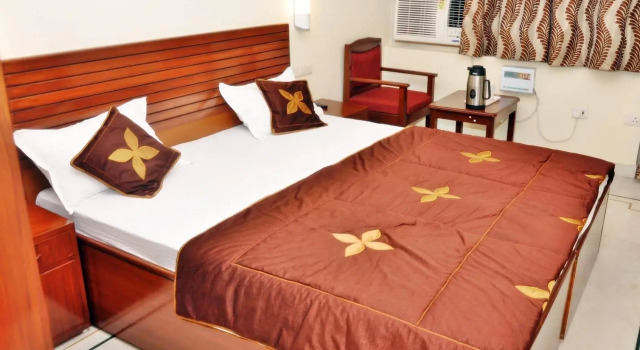 Hotel Siddhi Vinayak, Забронировать Отель Бани-Парк 
