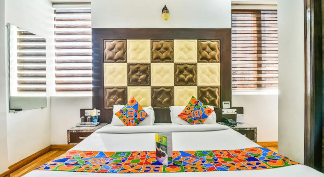 Номер Premium FabHotel Aman Residency Sharifpura