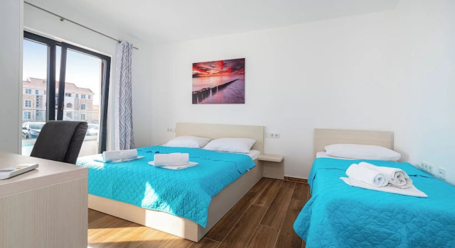 Deluxe Villa Laura 3a, Забронировать Вилла Коттеджи Новалья, Коттедж