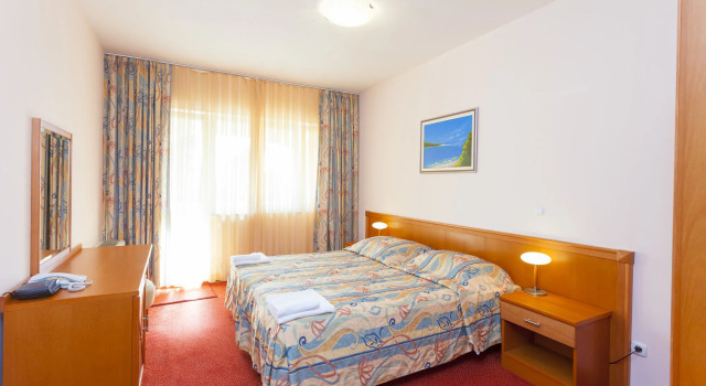 Aparthotel Milenij, Забронировать Апарт-отель Башка-Вода Макарска Ривьера, рядом с Памятник Св. Николаю