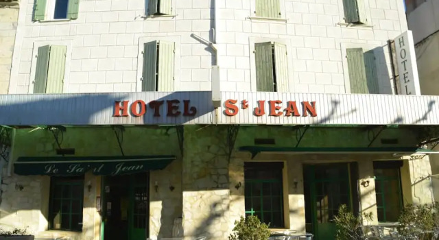 Hotel Restaurant Le Saint Jean, Забронировать Отель Барбентан Буш-дю-Рон
