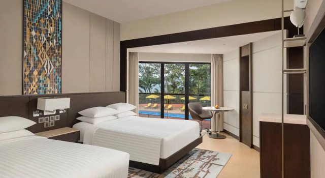 Четырёхместный номер Standard с видом на бассейн Goa Marriott Resort & Spa