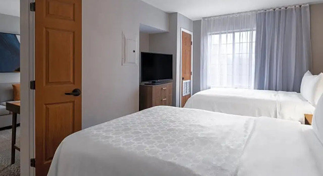 Четырёхместный люкс c 1 комнатой Staybridge Suites Columbus-Dublin by IHG