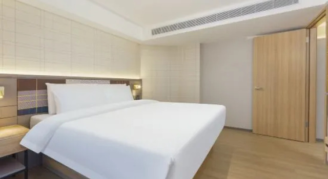 Люкс Homeinn Plus Hotel (Dalian Airport Wanda Plaza Branch)