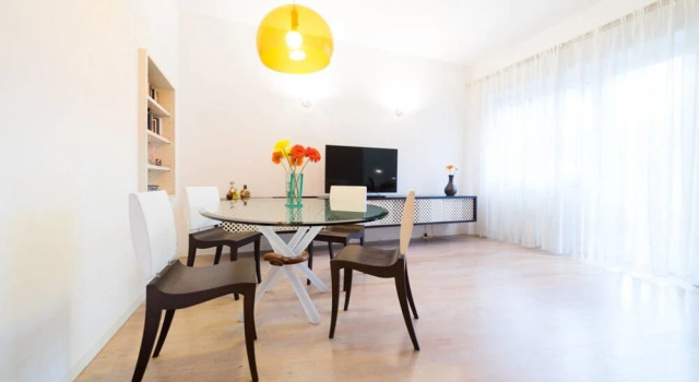 Large Flat With Garden and car Parking
