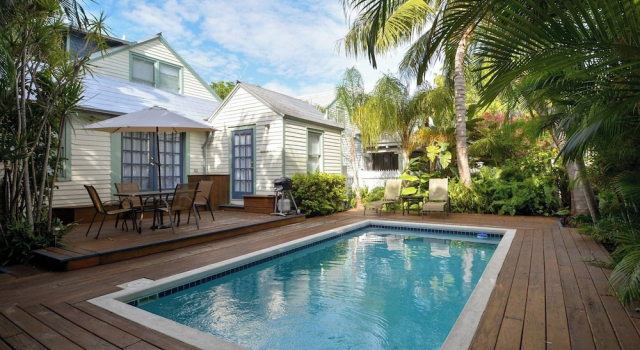 Коттедж First Breath by Avantstay Close to Old Town w/ Pool Month Long Stays Only