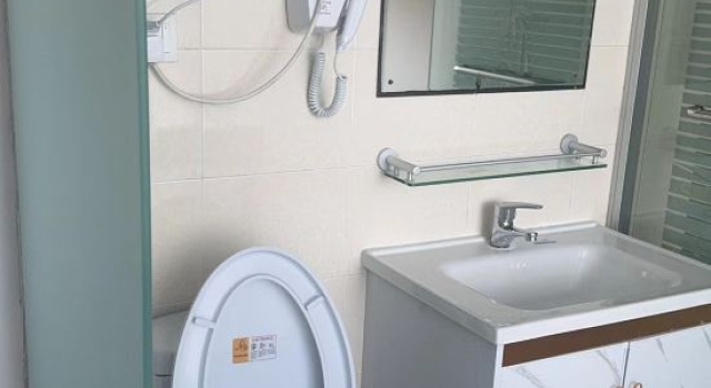 Кровать в общем номере (мужской номер) Mingxing Hotel