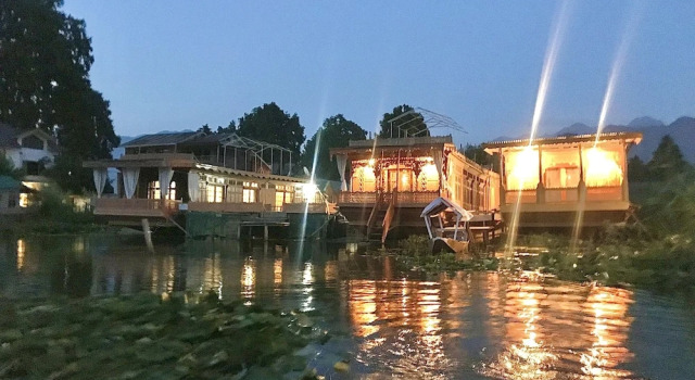 Shabrose Heritage Houseboats