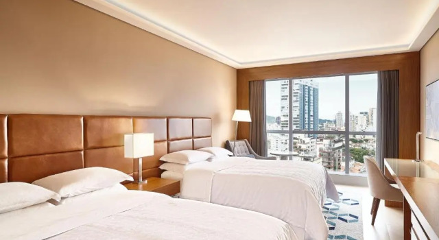 Четырёхместный номер Standard с видом на город Sheraton Santos Hotel