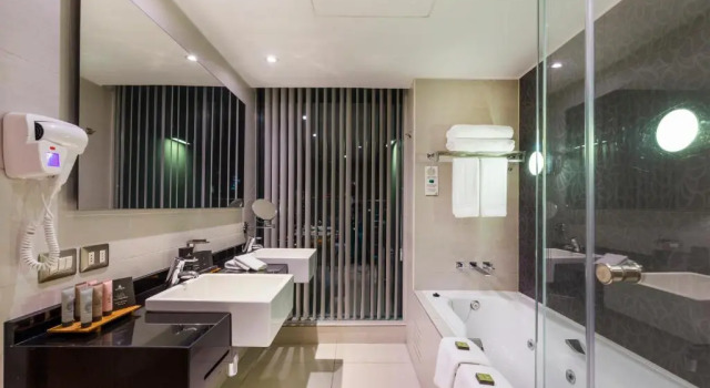 Люкс с балконом Best Western Premier Marina Las Condes