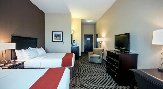 Четырёхместный номер Standard Holiday Inn Express & Suites - Green Bay East by IHG