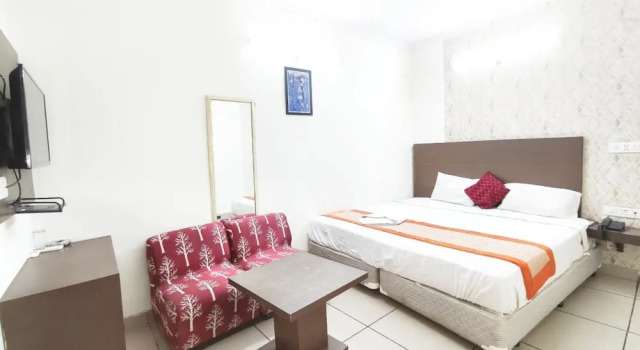 Номер Deluxe Goroomgo Edge Homestay Mahipalpur