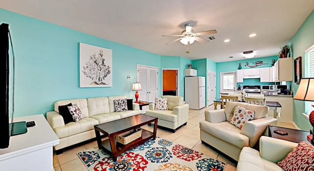 Natures Haven - Updated W/ Pool & Lake 3 Bedroom Condo