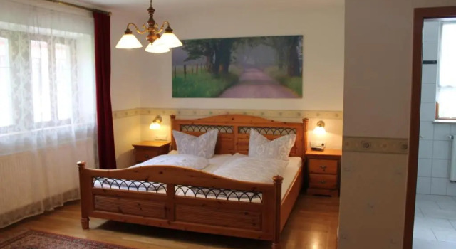 Четырёхместный номер Standard Kreuzerhof Hotel Garni