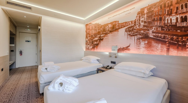 Двухместный номер Standard Hotiday Venezia Marco Polo