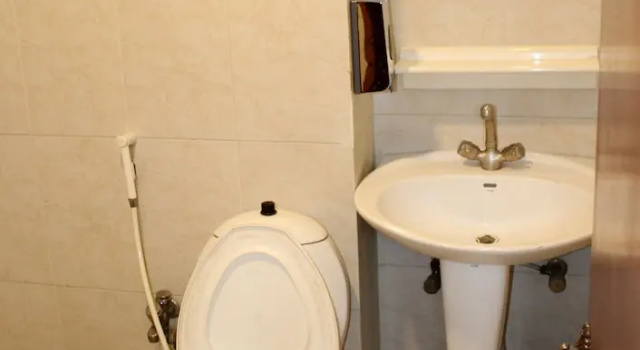 Трёхместный семейный номер Standard Hotel Akbar International