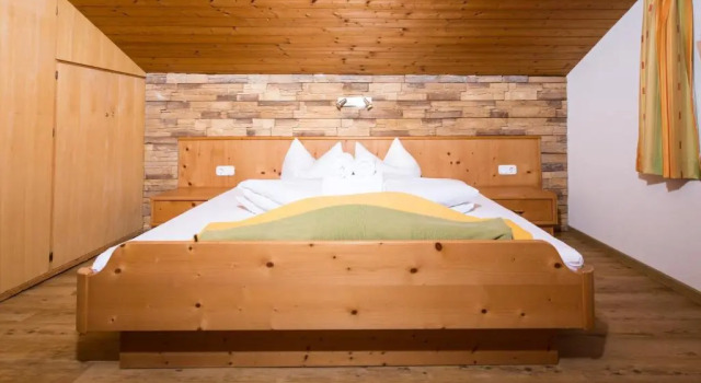 Alpinhome, Забронировать Отель Отели Тукс 3 звезды, рядом с Канатная дорога Латтенальм №6, 3*