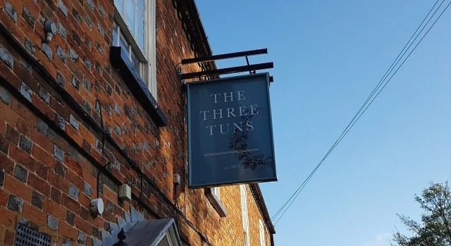The Three Tuns Hotel, Varaa Hotelli 3 tähden hotellit kohteessa Merseyside, 3*