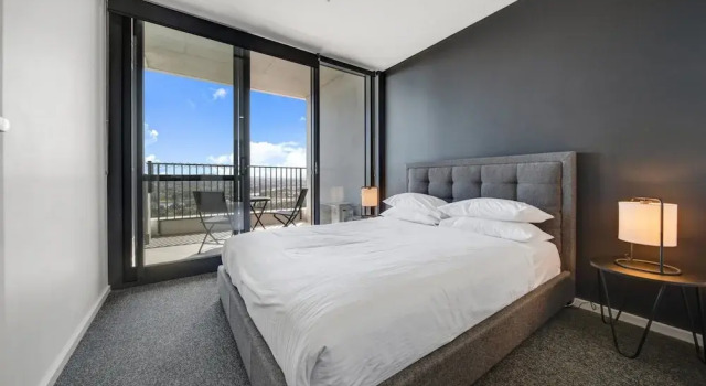 Chic 1-bed With Stunning Lake View & Indoor Pool, Брондау Пәтер Belconnen New South Wales