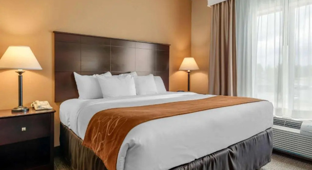 Suite Comfort Suites near Route 66