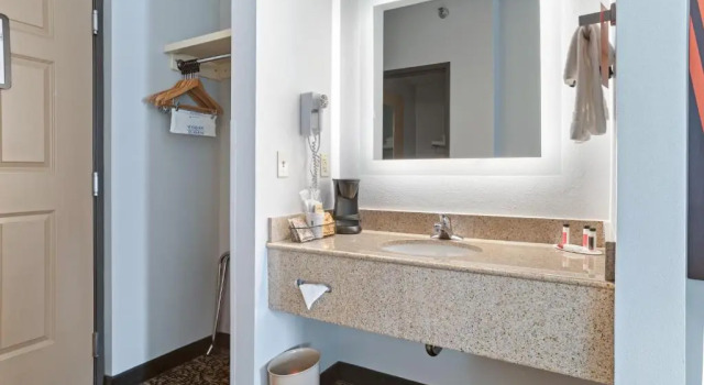 Двухместный номер Business Elevation Inn & Suites, Trademark Collection by Wyndham Downtown Rapid City- Walking Distance To The Monument