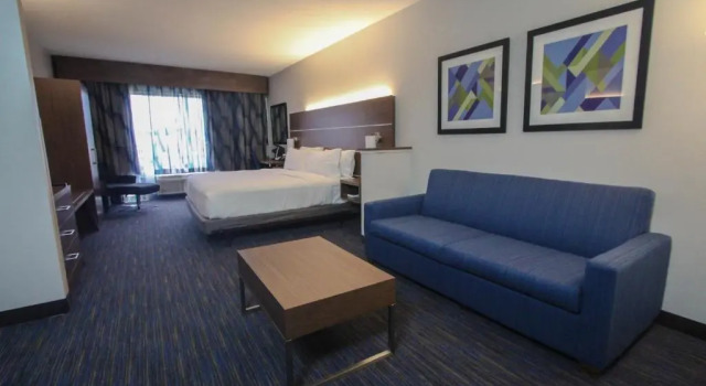 Люкс Holiday Inn Express Hotel & Suites Charleston - North by IHG