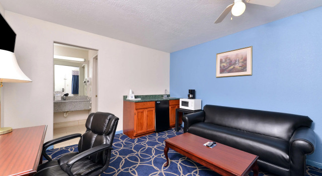 Двухместный люкс Americas Best Value Inn and Suites Houston/Northwest Brookhollow