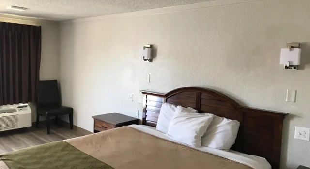 Четырёхместный номер Standard Cozy Garden Inn By OYO Hwy 40 Richmond